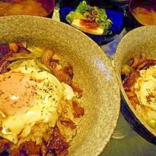 給料日前の味方！鶏皮＆目玉焼き丼